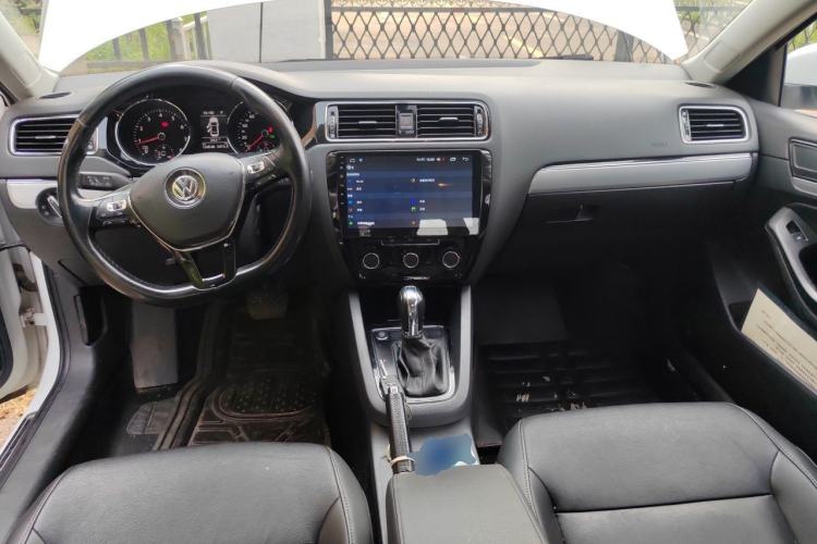Used Volkswagen Sagitar 2018 280TSI DSG Comfort Model Center Console