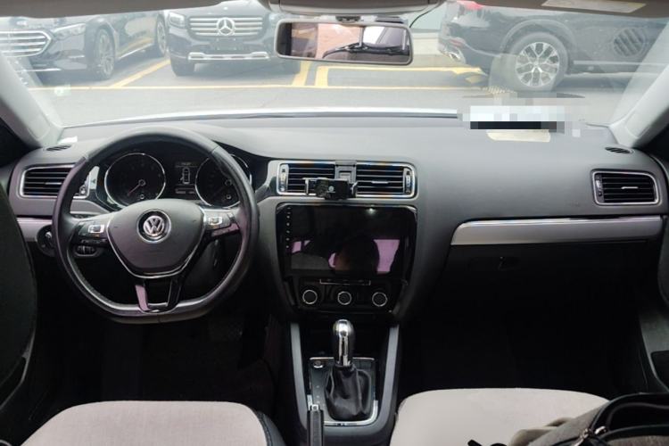 Used Volkswagen Sagitar 2018 280TSI DSG Ignite Edition Center Console