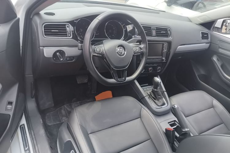 Used Volkswagen Sagitar 2018 280TSI DSG Ignite Edition Center Console