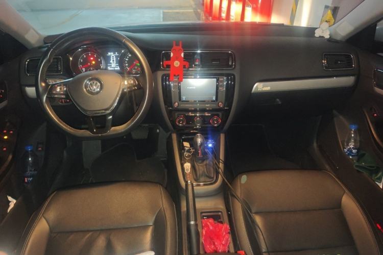 Used Volkswagen Sagitar 2018 180TSI DSG Prestige Edition Center Console