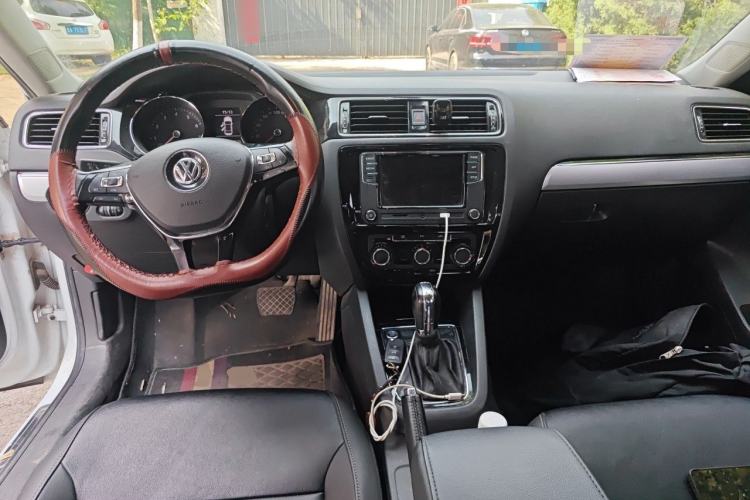 Used Volkswagen Sagitar 2018 280TSI DSG Ignite Edition Center Console