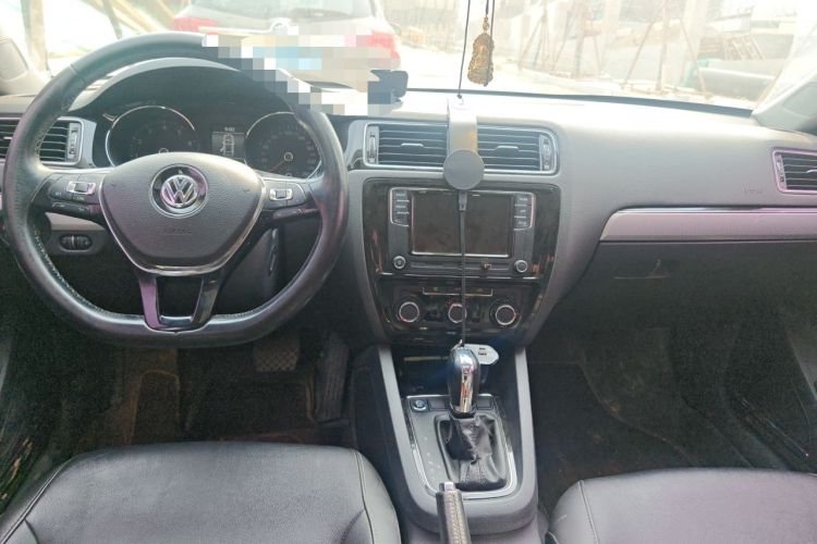 Used Volkswagen Sagitar 2018 280TSI DSG Comfort Model Center Console