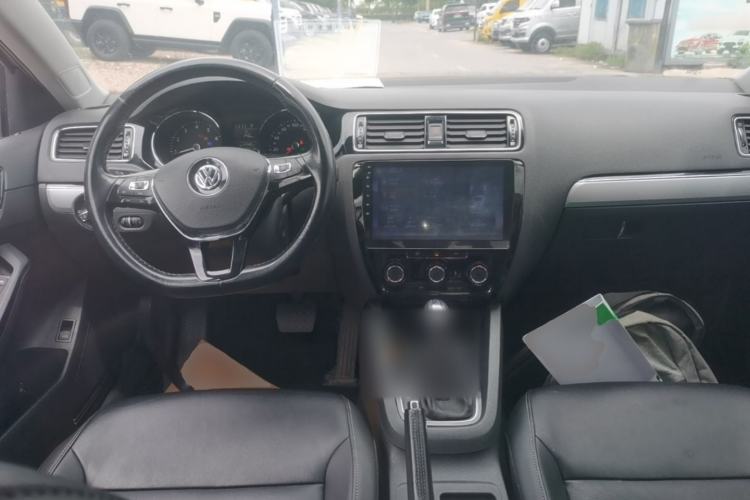 Used Volkswagen Sagitar 2018 1.6L Automatic Comfort Model Center Console