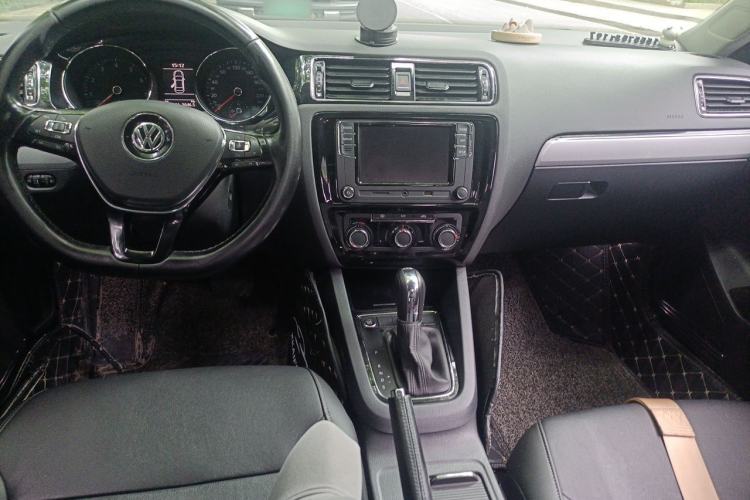 Used Volkswagen Sagitar 2018 280TSI DSG Ignite Edition Center Console