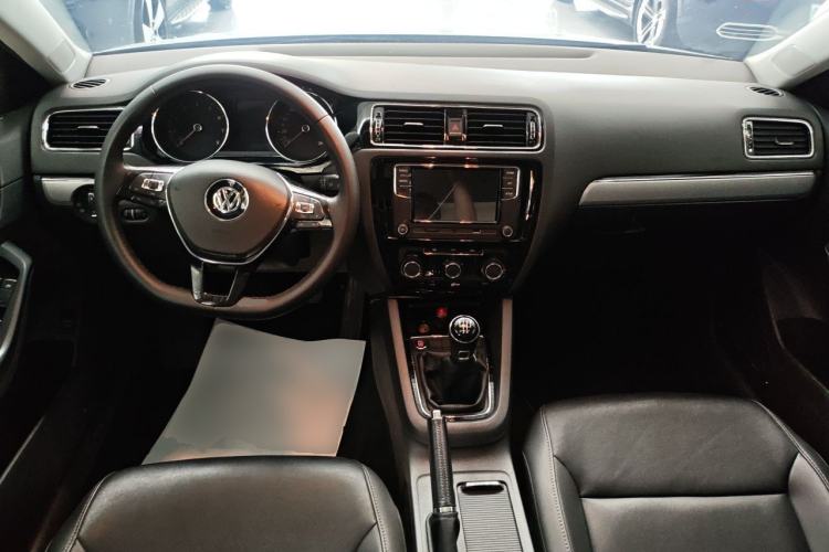 Used Volkswagen Sagitar 2018 1.6L Manual Comfort Model Center Console
