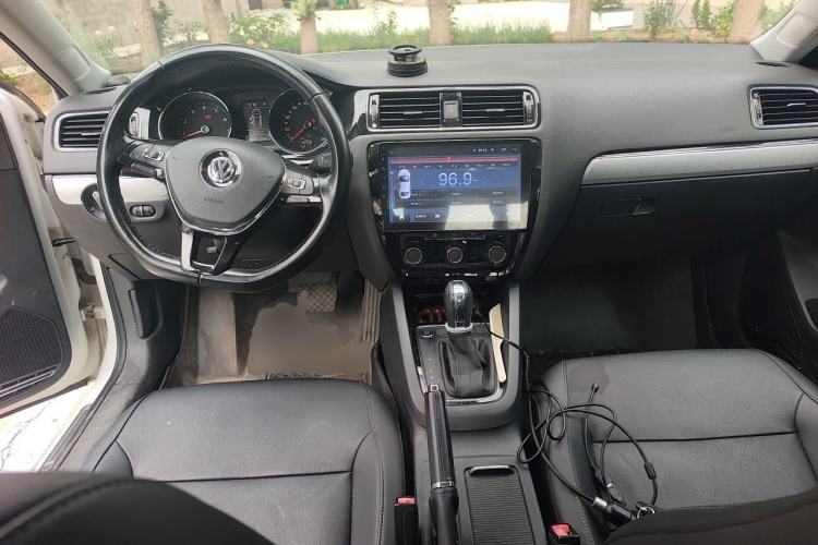 Used Volkswagen Sagitar 2018 280TSI DSG Ignite Edition Center Console