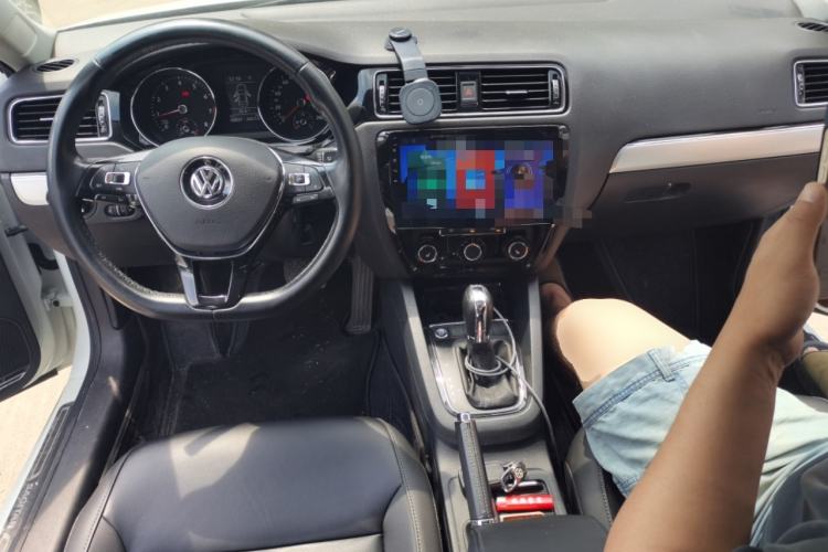 Used Volkswagen Sagitar 2018 280TSI DSG Ignite Edition Center Console