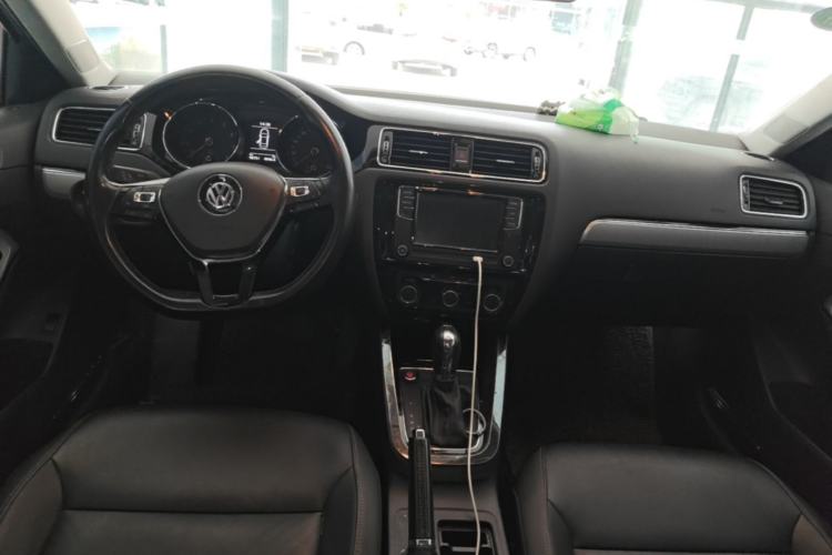 Used Volkswagen Sagitar 2018 280TSI DSG Ignite Edition Center Console