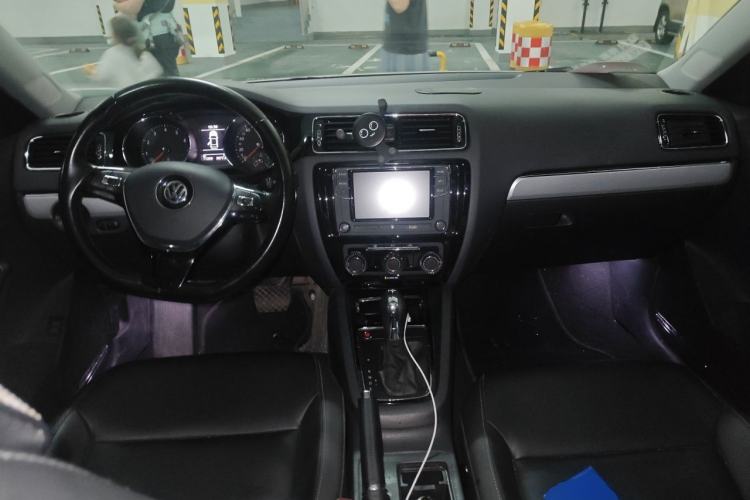 Used Volkswagen Sagitar 2018 280TSI DSG Ignite Edition Center Console