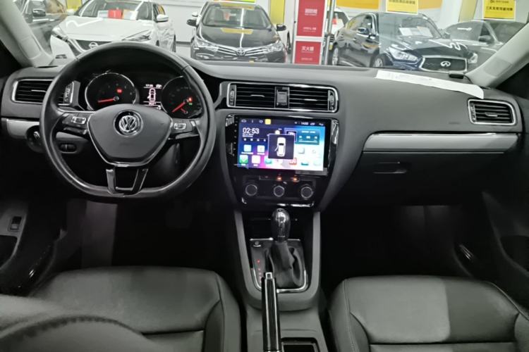 Used Volkswagen Sagitar 2018 280TSI DSG Comfort Model Center Console