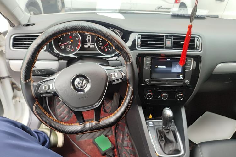 Used Volkswagen Sagitar 2018 180TSI DSG Prestige Edition Center Console