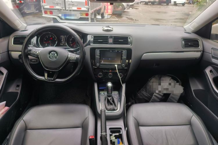 Used Volkswagen Sagitar 2018 280TSI DSG Ignite Edition Center Console