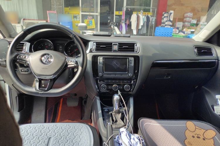 Used Volkswagen Sagitar 2018 280TSI DSG Luxury Model Center Console