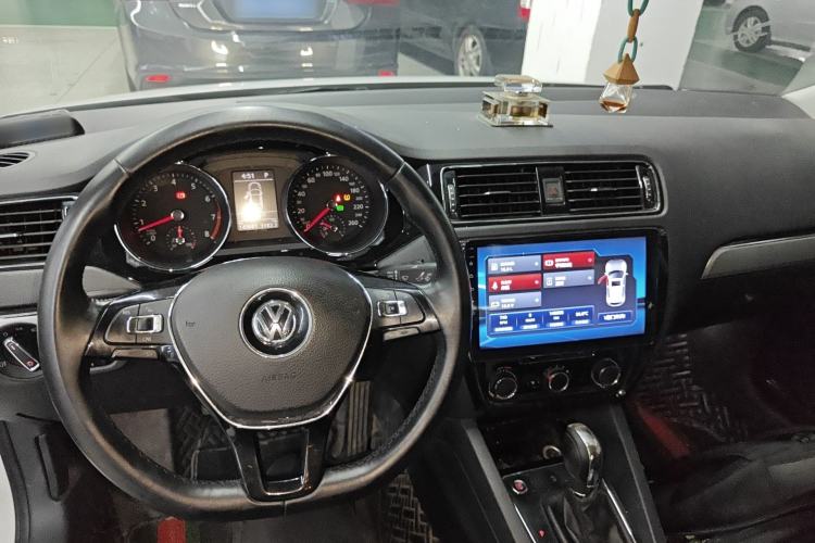 Used Volkswagen Sagitar 2018 280TSI DSG Ignite Edition Center Console