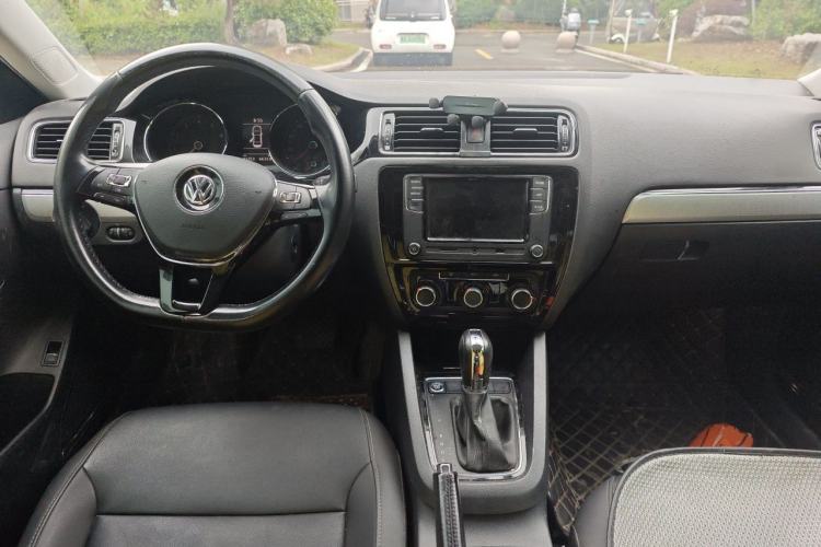 Used Volkswagen Sagitar 2018 280TSI DSG Ignite Edition Center Console