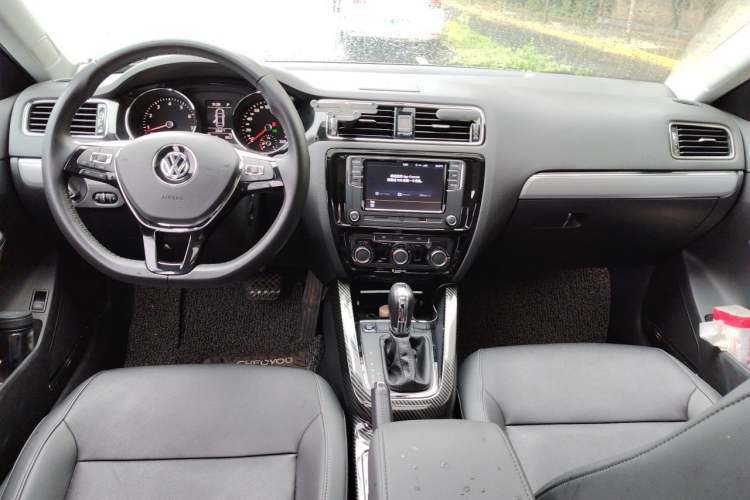 Used Volkswagen Sagitar 2018 280TSI DSG Ignite Edition Center Console