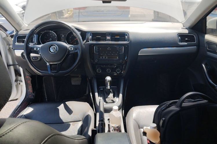 Used Volkswagen Sagitar 2018 280TSI DSG Ignite Edition Center Console