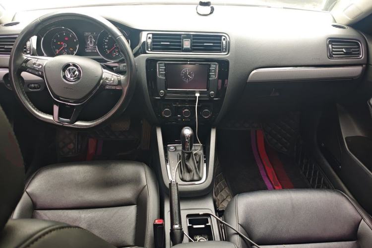 Used Volkswagen Sagitar 2018 280TSI DSG Ignite Edition Center Console
