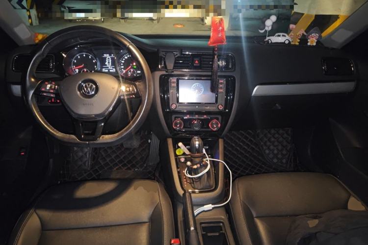 Used Volkswagen Sagitar 2018 180TSI DSG Prestige Edition Center Console