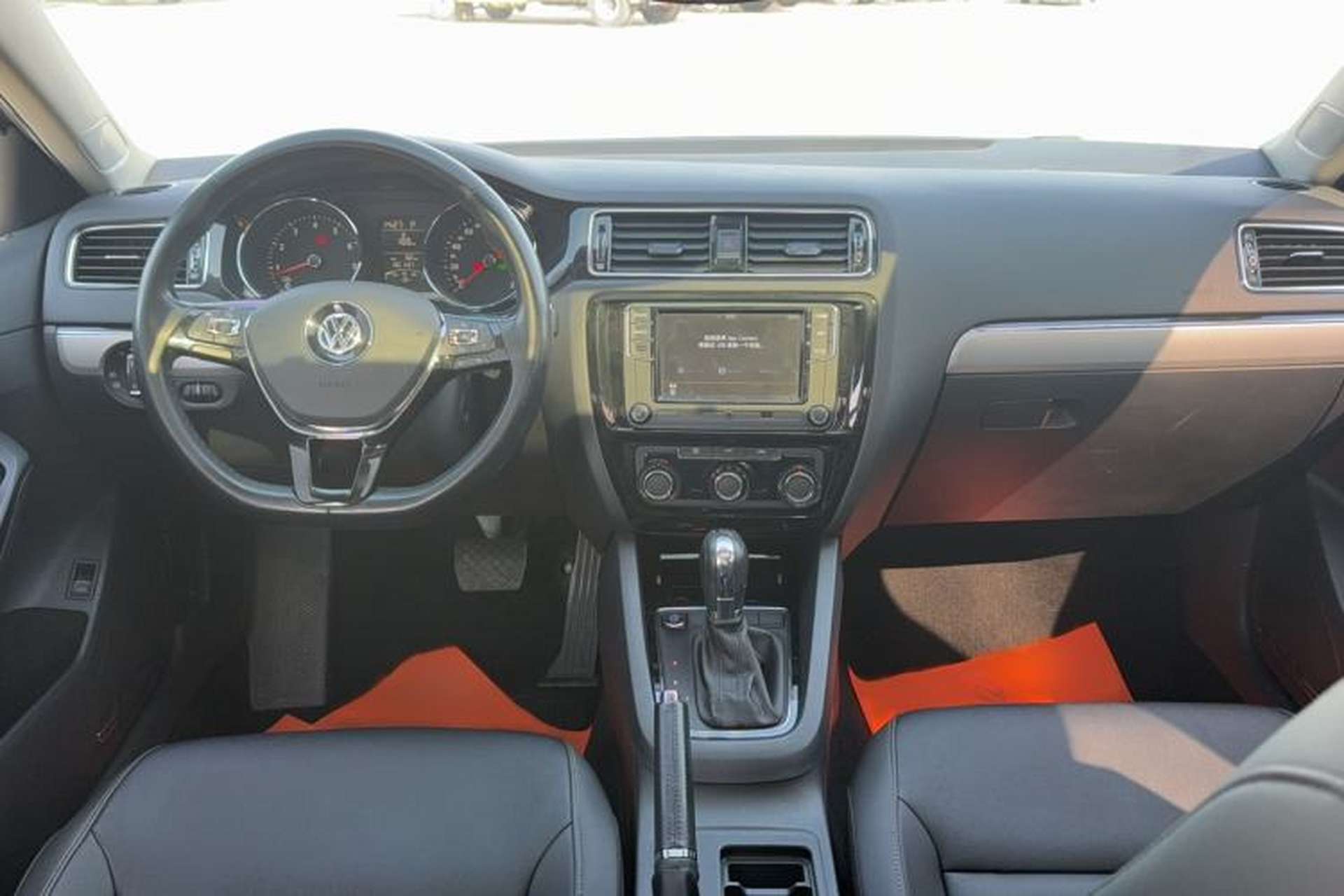 Used Volkswagen Sagitar 2018 1.6L Automatic Comfort Model Center Console