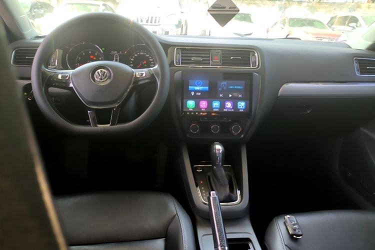 Used Volkswagen Sagitar 2018 280TSI DSG Comfort Model Center Console