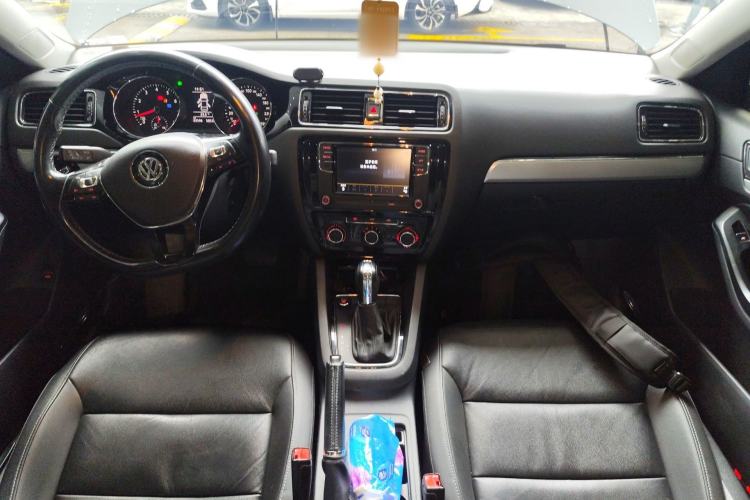 Used Volkswagen Sagitar 2018 280TSI DSG Ignite Edition Center Console
