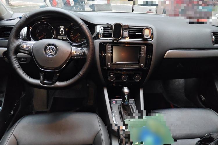 Used Volkswagen Sagitar 2018 280TSI DSG Ignite Edition Center Console