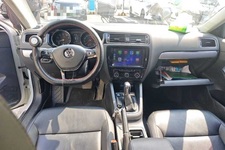 Used Volkswagen Sagitar 2018 180TSI DSG Prestige Edition Center Console