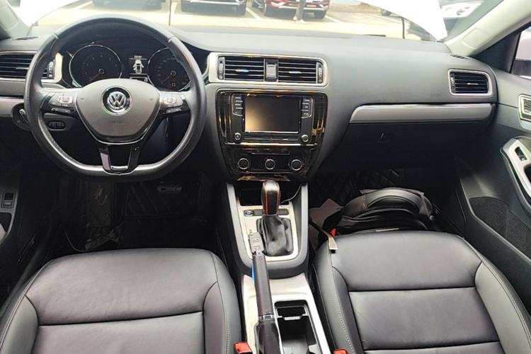 Used Volkswagen Sagitar 2018 280TSI DSG Ignite Edition Center Console
