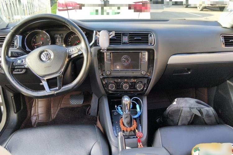 Used Volkswagen Sagitar 2018 280TSI DSG Luxury Model Center Console