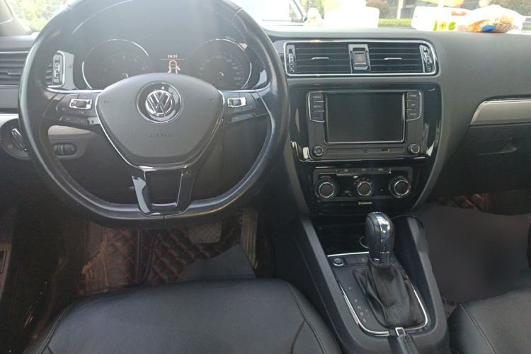 Used Volkswagen Sagitar 2018 280TSI DSG Ignite Edition Center Console
