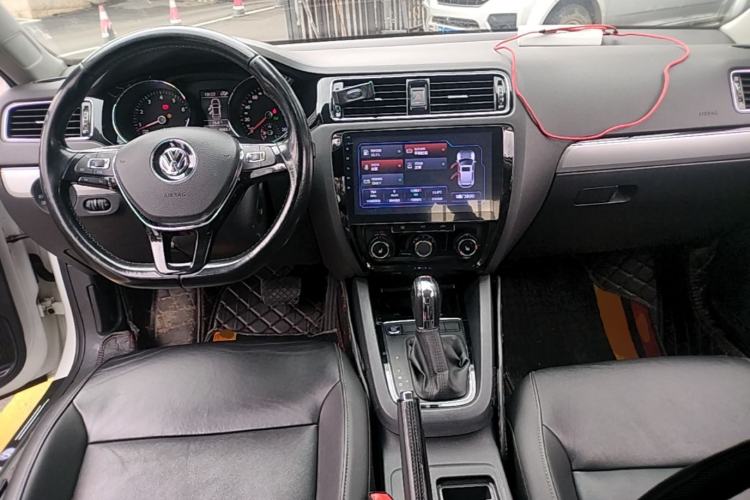Used Volkswagen Sagitar 2018 180TSI DSG Prestige Edition Center Console