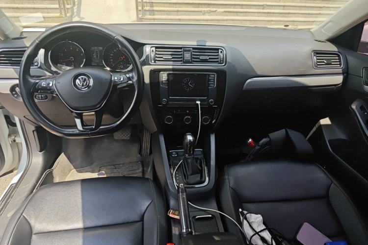 Used Volkswagen Sagitar 2018 280TSI DSG Comfort Model Center Console