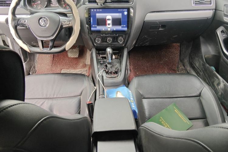 Used Volkswagen Sagitar 2018 280TSI DSG Ignite Edition Center Console