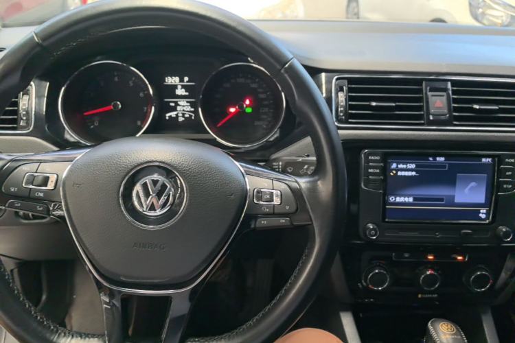 Used Volkswagen Sagitar 2018 1.6L Automatic Comfort Model Center Console