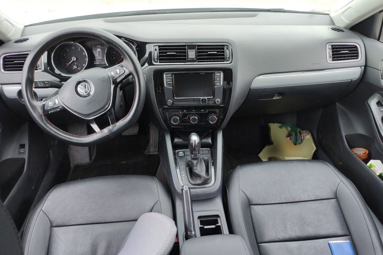 Used Volkswagen Sagitar 2018 280TSI DSG Ignite Edition Center Console