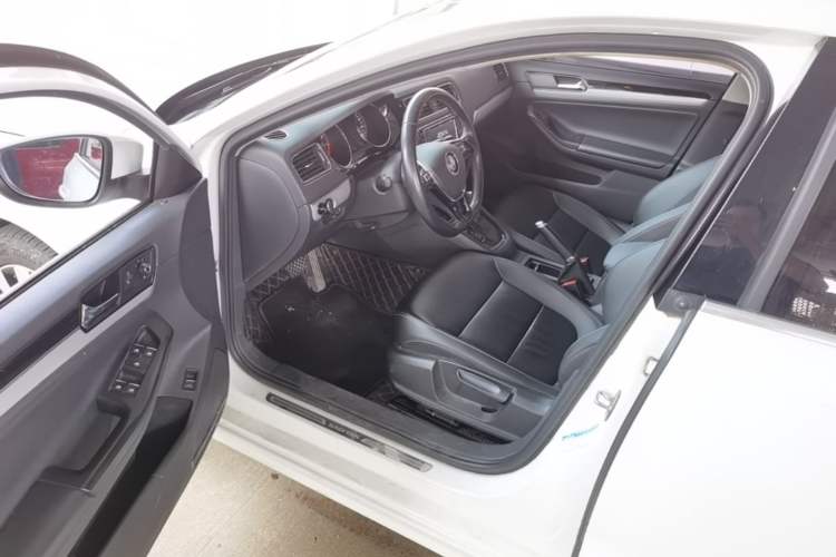 Used Volkswagen Sagitar 2018 1.6L Automatic Comfort Model Driver Seat