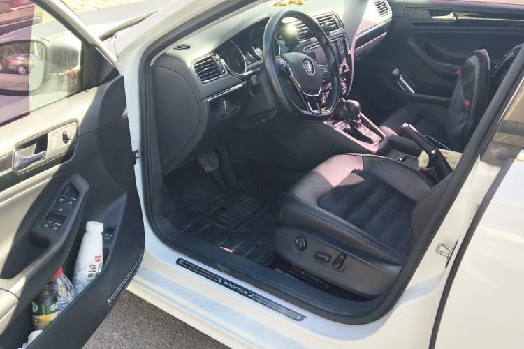 Used Volkswagen Sagitar 2018 280TSI DSG Luxury Model Driver Seat
