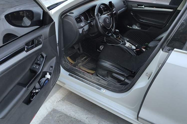 Used Volkswagen Sagitar 2018 1.6L Automatic Comfort Model Driver Seat