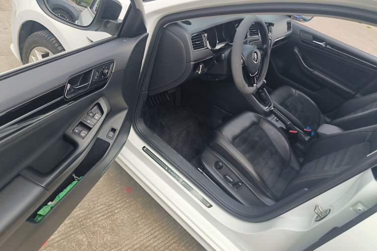 Used Volkswagen Sagitar 2018 280TSI DSG Luxury Model Driver Seat