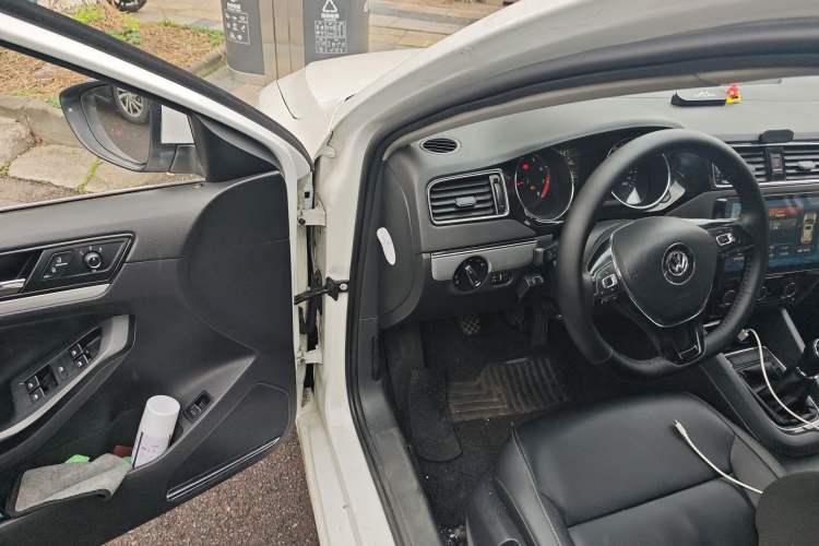 Used Volkswagen Sagitar 2018 1.6L Manual Comfort Model Driver Seat