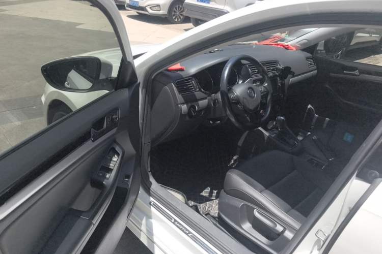 Used Volkswagen Sagitar 2018 280TSI DSG Ignite Edition Driver Seat