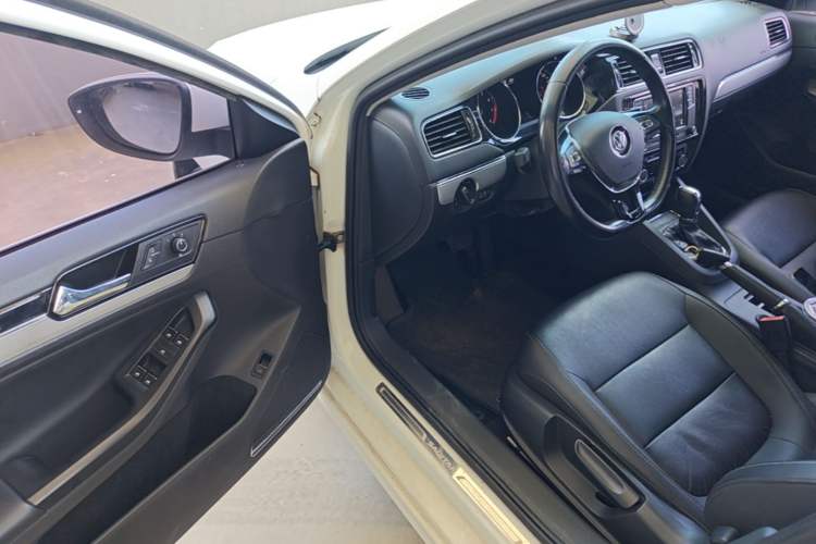 Used Volkswagen Sagitar 2018 280TSI DSG Comfort Model Driver Seat