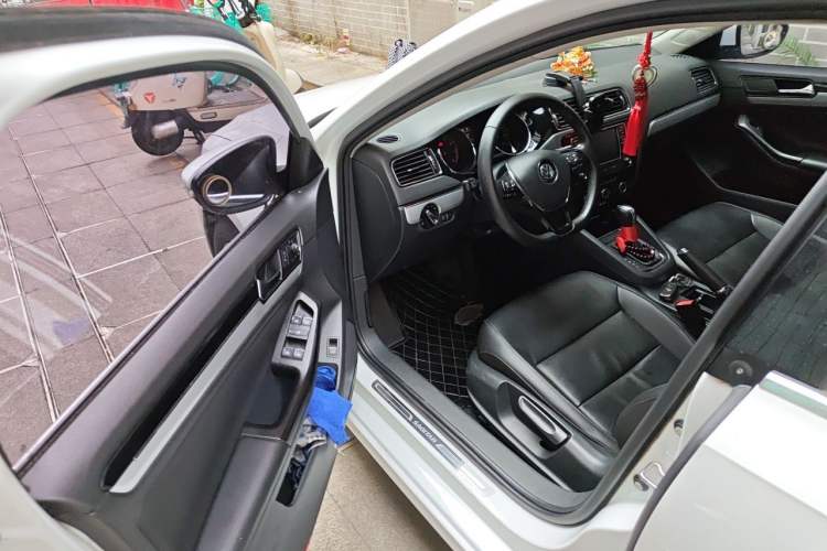 Used Volkswagen Sagitar 2018 1.6L Automatic Comfort Model Driver Seat