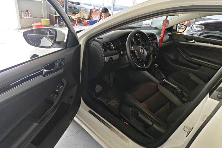 Used Volkswagen Sagitar 2018 1.6L Automatic Comfort Model Driver Seat