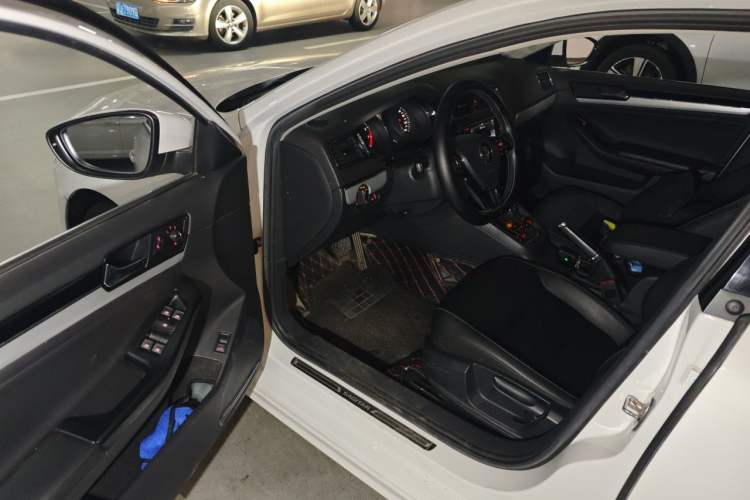 Used Volkswagen Sagitar 2018 1.6L Automatic Comfort Model Driver Seat