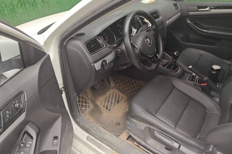 Used Volkswagen Sagitar 2018 1.6L Manual Comfort Model Driver Seat