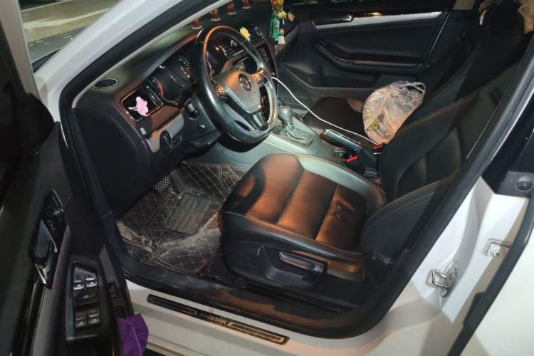 Used Volkswagen Sagitar 2018 180TSI DSG Prestige Edition Driver Seat