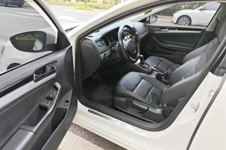 Used Volkswagen Sagitar 2018 1.6L Automatic Comfort Model Driver Seat