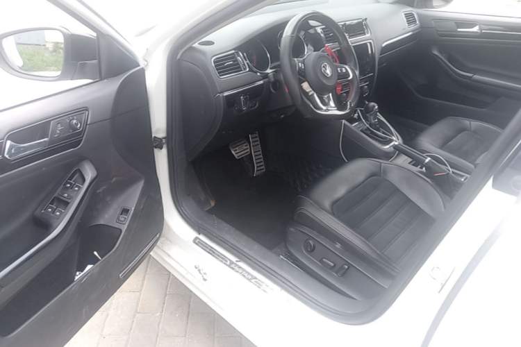 Used Volkswagen Sagitar 2018 280TSI DSG Luxury Model Driver Seat